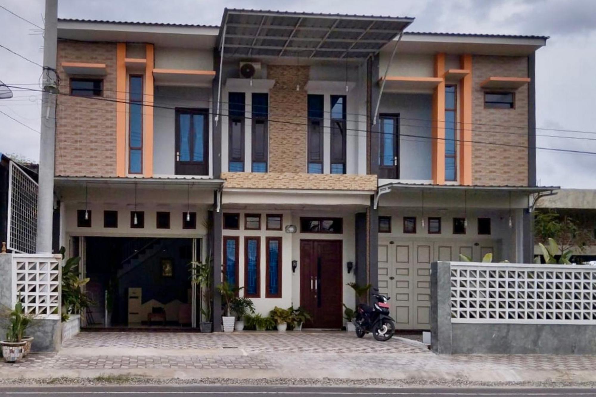 An Nisa Homestay Syariah Mitra Reddoorz Bireuen Exterior photo