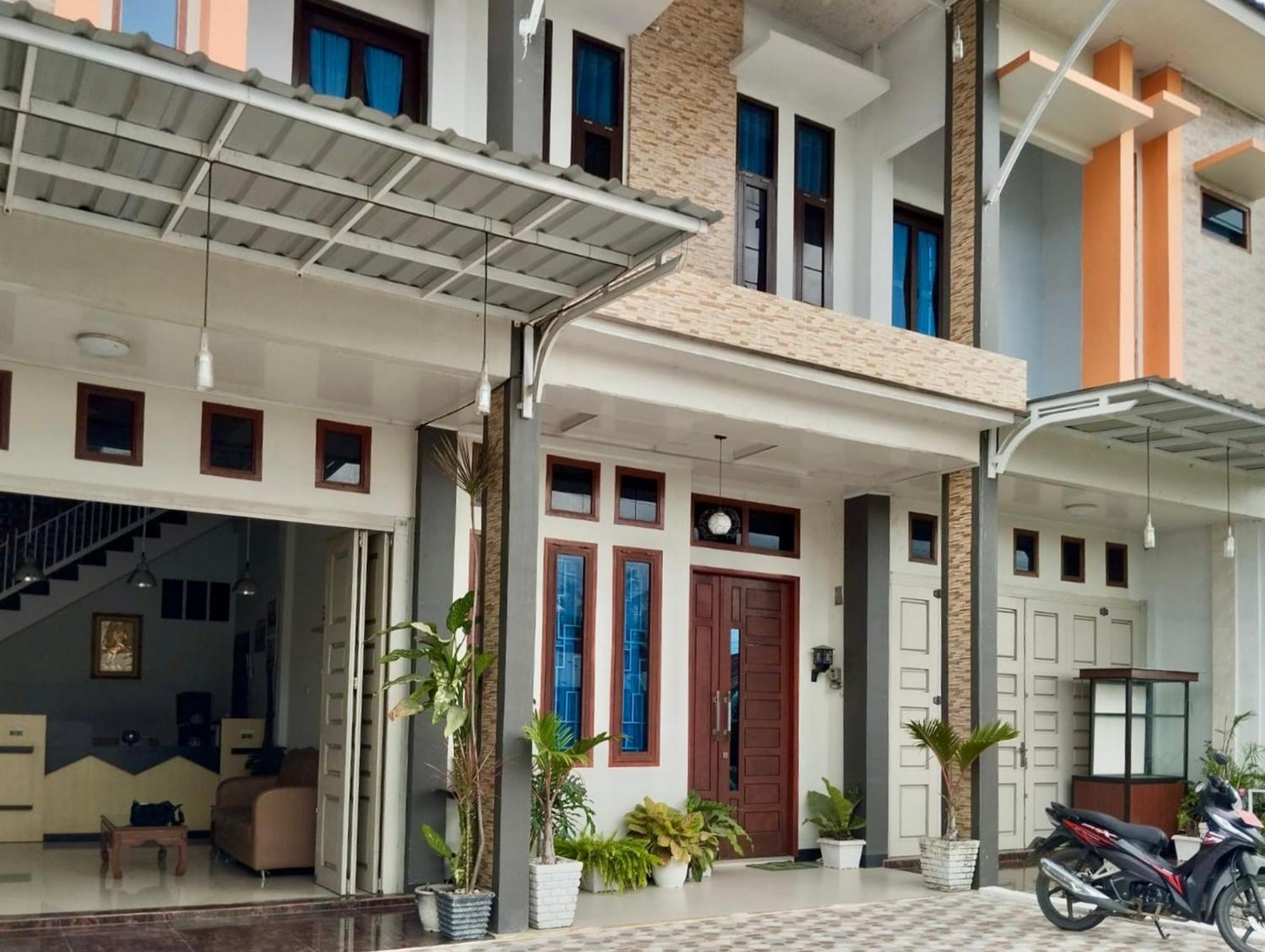 An Nisa Homestay Syariah Mitra Reddoorz Bireuen Exterior photo